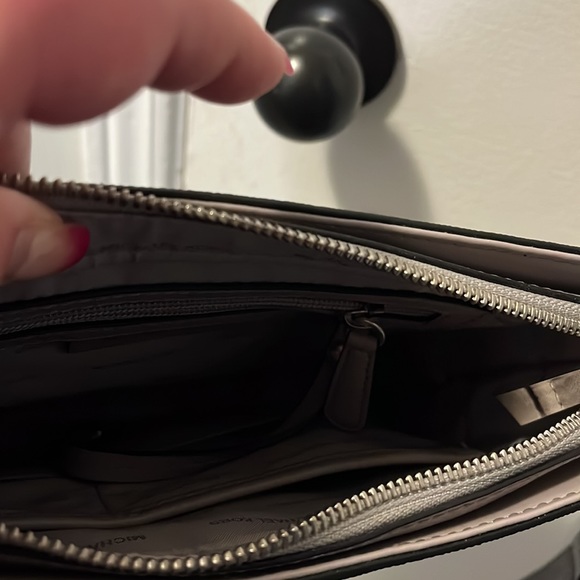 NWOT MICHAEL KORS PURSE !!! 🔥🔥🔥🔥🔥 - Picture 6 of 8